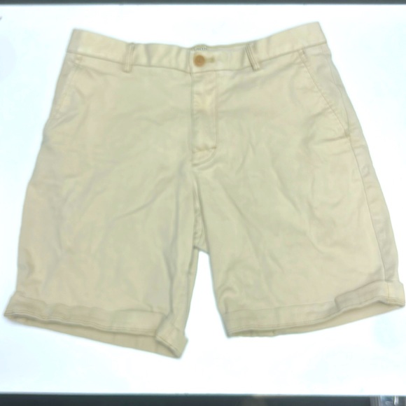 Mens Izod Khaki Shorts 9.5” inseam - Picture 1 of 4